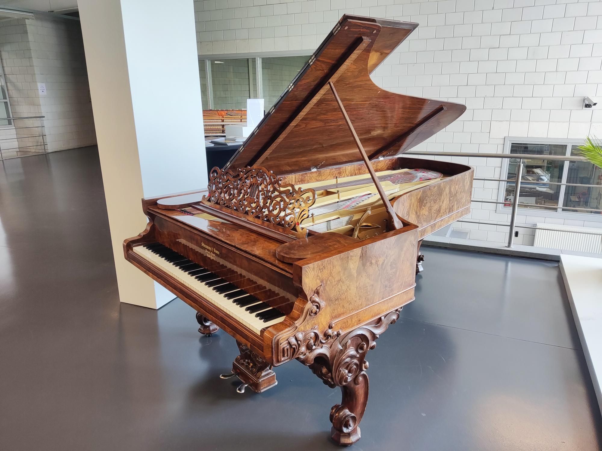 Steinway & sons grand piano online