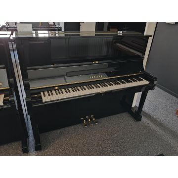 Yamaha U1 (1975)