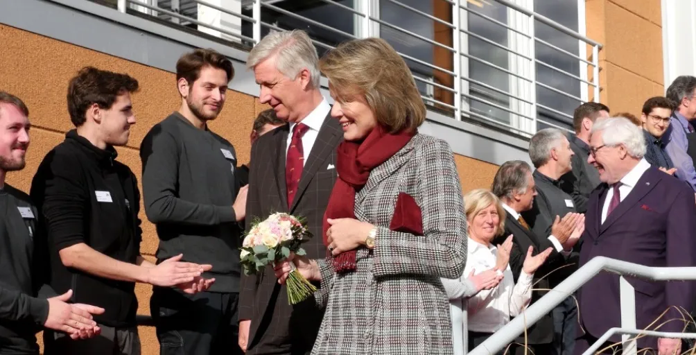 De Maene medewerkers groeten het Koninklijk Paar