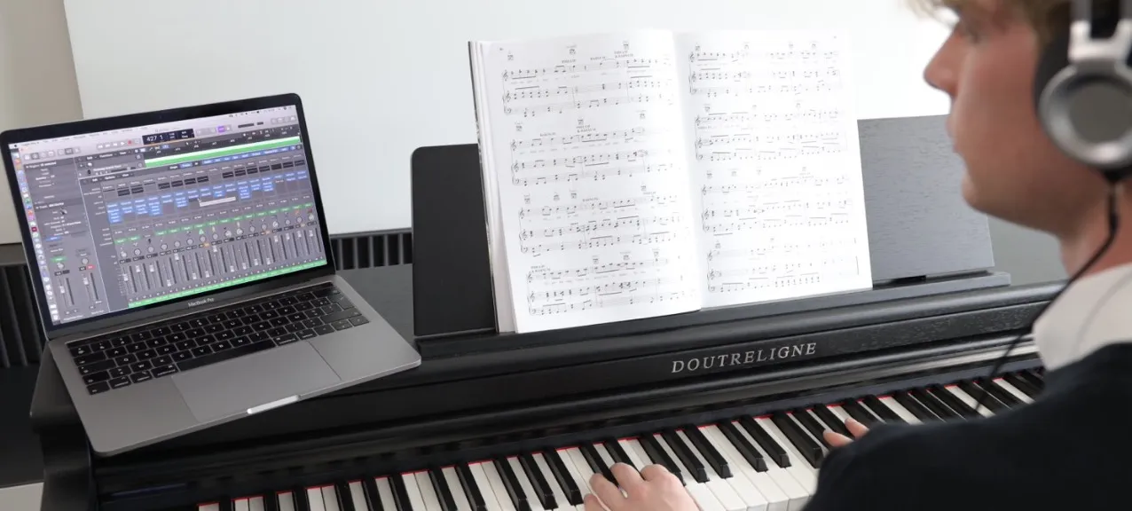 Piano digital avec Macbook et software Logic pour composition