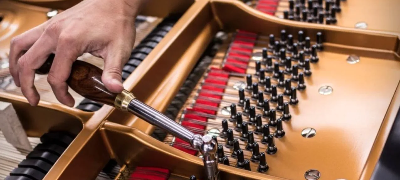 Accorder un piano avec une clé d'accord