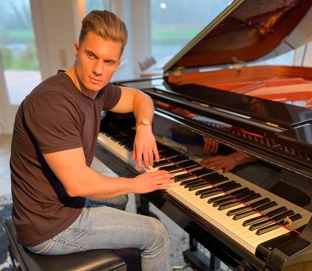 Tim Grand Piano