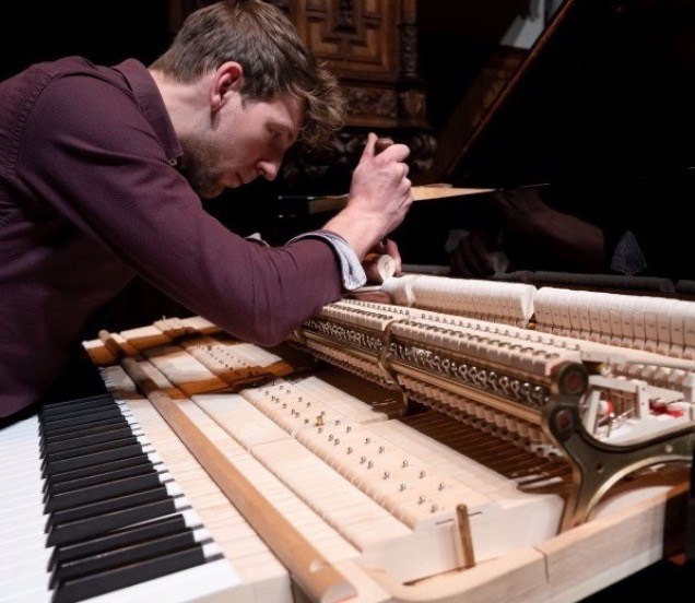 Stemmen , intonatie van een piano