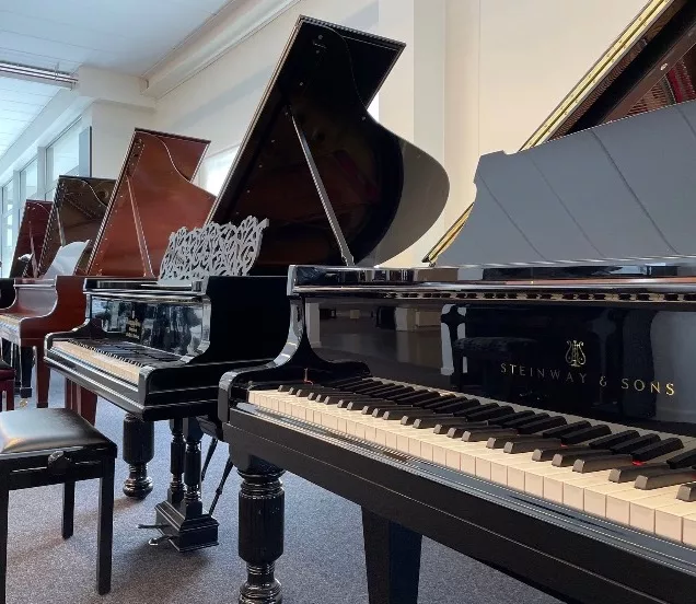 Steinway & Sons tweedehands