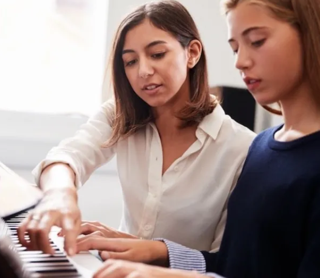 apprendre à jouer du piano avec un professeur